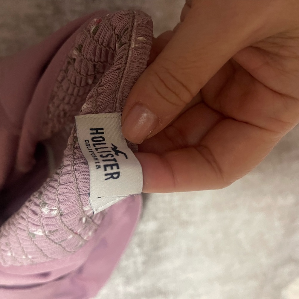 Cute hollister dress in size xs only worn once - Picture 4 of 5